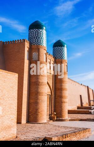 Historische Architektur Itchan Kala, ummauerten Innenstadt der Stadt Chiwa, Usbekistan. UNESCO-Weltkulturerbe. Stockfoto