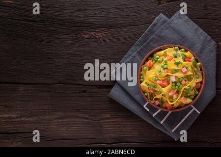 Tagliatelle, Alfredo, Pesto, Lachs in Dosen, Creme fraiche, Mascarpone, Lachsfilets, Fettuccine Alfredo, Spargel Stockfoto