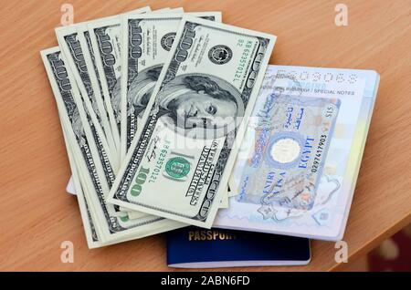 Stempel Ägypten Visum im Pass, Dollar für Reisedokumente Stockfoto