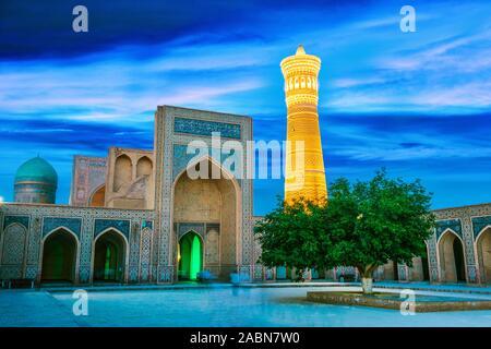 Po-i-kalan oder Poi Kalan, einem islamischen religiösen Komplex rund um das kalan Minarett in Buchara, Usbekistan befindet. Stockfoto