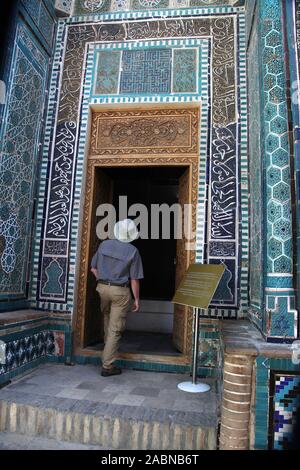 Historiker an Shahi Zinda Ensemble in Samarkand Stockfoto