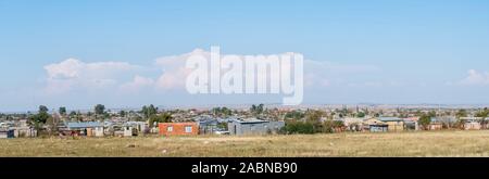 THEUNISSEN, SÜDAFRIKA - 24. MAI 2019: ein Panorama der Masilo Township in Theunissen in der Provinz Stockfoto