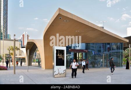 Doha, Katar - Nov 21. 2019. Außenlobby DECC U-Bahn-Station Stockfoto