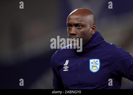 Huddersfield Leiter Performance Services John Iga während der Sky Bet Championship match bei John Smith's Stadion, Huddersfield Stockfoto