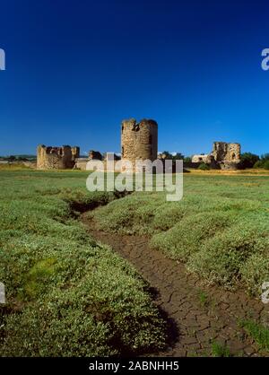 Anzeigen SW des Platzes inneren Bezirk von Flint Castle, Wales, Großbritannien, mit einem runden Turm an jeder Ecke (NE Ecke Tower Center vorne): Angefangen vom 25. Juli 1277. Stockfoto