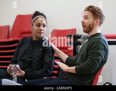 Embargo auf 0001 Freitag, 29. November Alex Scott und Neil Jones sprechen zu Medien während der Proben für die strikte Kommen Tanzen im Sylvia Young Theatre School in Marylebone, London. Stockfoto