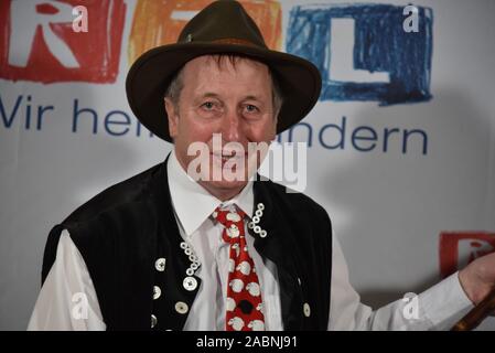 22 November 2019, Nordrhein-Westfalen, Hürth: Der Landwirt Heinrich stellt am 24 RTL Spendenmarathon Wir helfen Kindern 2019. Foto: Horst Galuschka/dpa/Horst Galuschka dpa Stockfoto