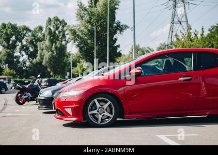Kiew-28 JULI, 2019: JDM Car Show outdoor. Getunten Japanischen drift Autos Expo im Sommer. Modied Hinda Civic in roter Farbe Stockfoto