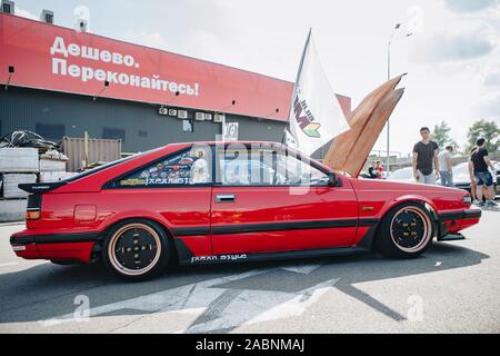 Kiew-28 JULI, 2019: JDM Car Show outdoor. Getunten Japanischen drift Autos Expo im Sommer. Modifizierte retro Nissan Silvia S12 Fahrzeug mit abgesenkter Federung und Stockfoto