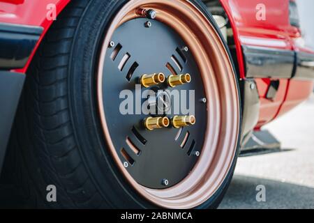 Kiew-28 JULI, 2019: JDM Car Show outdoor. Getunten Japanischen drift Autos Expo im Sommer. Modifizierte retro Nissan Silvia S12 Fahrzeug mit abgesenkter Federung und Stockfoto