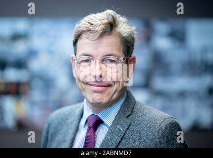 Berlin, Deutschland. 28 Nov, 2019. Hartmut Dorgerloh, Generaldirektor des Humboldt-forums, schaut in die Kamera des Fotografen. Das Humboldt-forum im Berliner Schloss wird im September 2020 geöffnet. Credit: Kay Nietfeld/dpa/Alamy leben Nachrichten Stockfoto