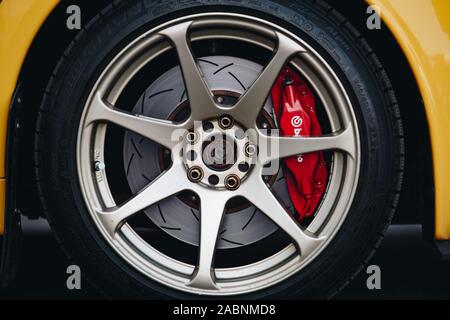 Kiew-28 JULI, 2019: JDM Car Show outdoor. Getunten Japanischen drift Autos Expo im Sommer. modifizierten Mitsubishi Lancer Evolution X Fahrzeug mit abgesenktem suspensio Stockfoto