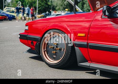 Kiew-28 JULI, 2019: JDM Car Show outdoor. Getunten Japanischen drift Autos Expo im Sommer. Modifizierte retro Nissan Silvia S12 Fahrzeug mit abgesenkter Federung und Stockfoto