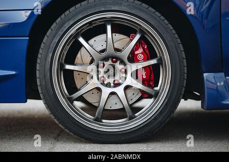 Kiew-28 JULI, 2019: JDM Car Show outdoor. Getunten Japanischen drift Autos Expo im Sommer. Subaru auf Niederquerschnittreifen mit Brembo Bremssättel Stockfoto