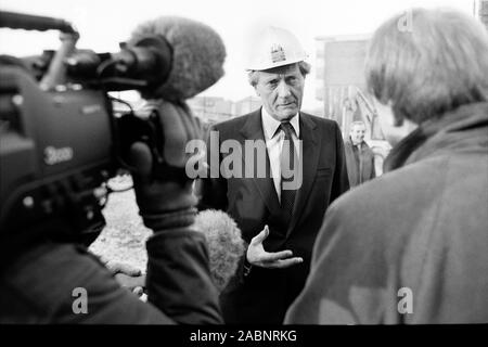 1990 - Michael Heseltine, Aktion für Städte (AFC), während Margaret Thatchers dritte Amtszeit in der Regierung. Leeds, GB. AFC Ziel war es, den Städten helfen durch die Förderung von Unternehmen und Bürgersinn gedeihen. Credit: Garry Clarkson/Alamy Stockfoto