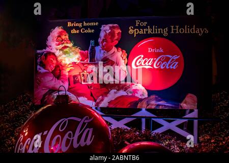 Orlando, Florida. November 23, 2019. Vintage Poster von Santa Claus in Seaworlds Weihnachtsfeier Stockfoto