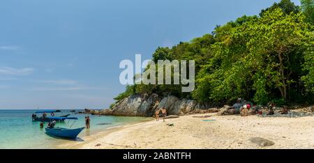 Rawa Island, Perhentian Islands, Malaysia; 18-Mai-2019; das Boot und das Meer Stockfoto