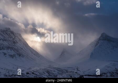 Landschaft im Schneetreiben, Stuor Reaiddavaggi, Norrbotten, Lappland, Schweden, Maerz 2017 Stockfoto