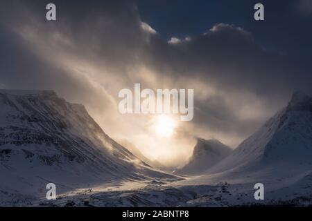 Landschaft im Schneetreiben, Stuor Reaiddavaggi, Norrbotten, Lappland, Schweden, Maerz 2017 Stockfoto