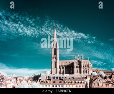 St. Colman's Kathedrale in Cork, Irland. In Infrarot Stockfoto