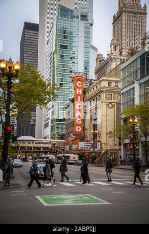 Chicago Theater, a Landmark Theater in der North State Street im Schleifenbereich von Chicago, Illinois, USA Stockfoto