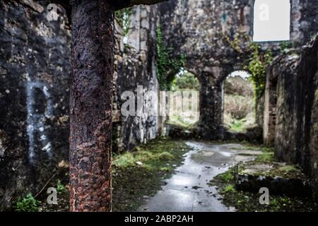 South Wheal Francis hat die Arbeit der Zinnmine aufgegeben und baut Cornwall Stockfoto