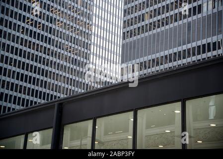 Kluczynski Federal Building von Ludwig Mies van der Rohe im Internationalen Stil entworfen und 1974, Chicago, Illinois, USA Stockfoto