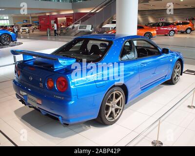 YOKOHAMA, JAPAN - Juli 2nd, 2019: 2000 Nissan Skyline GT-R V-spec II, eines der Autos an der Nissan Global Headquarters Galerie ausgestellt. Stockfoto