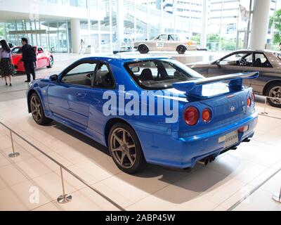 YOKOHAMA, JAPAN - Juli 2nd, 2019: 2000 Nissan Skyline GT-R V-spec II, eines der Autos an der Nissan Global Headquarters Galerie ausgestellt. Stockfoto