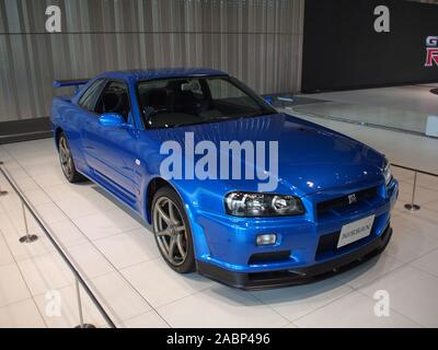 YOKOHAMA, JAPAN - Juli 2nd, 2019: 2000 Nissan Skyline GT-R V-spec II, eines der Autos an der Nissan Global Headquarters Galerie ausgestellt. Stockfoto