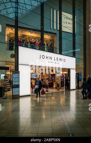 John Lewis Store Cambridge - Eingang zum Cambridge John Lewis Department Store im Einkaufszentrum Grand Arcade Stockfoto
