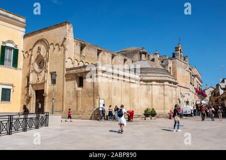 Kirche des heiligen Dominikus (Chiesa di San Domenico) auf der Piazza Vittorio Veneto in der Sassi von Matera, Basilikata, Süditalien Stockfoto