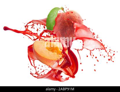 Pfirsiche in Saft splash auf einem weißen Hintergrund. Stockfoto