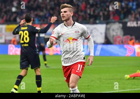 Leipzig, Deutschland. 23 Nov, 2019. goaljubel Timo WERNER (L), Jubel, Freude, Begeisterung, Aktion, single Bild, Single Cut Motiv, halb Bild, halb Abbildung. Fussball 1. 1. Fussballbundesliga, 12. Spieltag, Spieltag 12, RB Leipzig (L) - 1.FC Köln (K) 4-1, am 23/11/2019 in Leipzig, REDBULLARENA, DFL-Bestimmungen verbieten die Verwendung von Fotografien als BILDSEQUENZEN UND/ODER QUASI-VIDEO. | Verwendung der weltweiten Kredit: dpa/Alamy leben Nachrichten Stockfoto