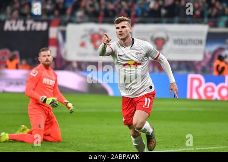 Leipzig, Deutschland. 23 Nov, 2019. goaljubel Timo WERNER (L), Jubel, Freude, Begeisterung, Aktion, single Bild, Single Cut Motiv, halb Bild, halb Abbildung. Fussball 1. 1. Fussballbundesliga, 12. Spieltag, Spieltag 12, RB Leipzig (L) - 1.FC Köln (K) 4-1, am 23/11/2019 in Leipzig, REDBULLARENA, DFL-Bestimmungen verbieten die Verwendung von Fotografien als BILDSEQUENZEN UND/ODER QUASI-VIDEO. | Verwendung der weltweiten Kredit: dpa/Alamy leben Nachrichten Stockfoto