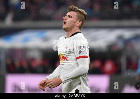 Leipzig, Deutschland. 23 Nov, 2019. Timo WERNER (L), Aktion, Einzelbild, einziges Motiv ausschneiden, halb Bild, halb Abbildung. Fussball 1. 1. Fussballbundesliga, 12. Spieltag, Spieltag 12, RB Leipzig (L) - 1.FC Köln (K) 4-1, am 23/11/2019 in Leipzig, REDBULLARENA, DFL-Bestimmungen verbieten die Verwendung von Fotografien als BILDSEQUENZEN UND/ODER QUASI-VIDEO. | Verwendung der weltweiten Kredit: dpa/Alamy leben Nachrichten Stockfoto