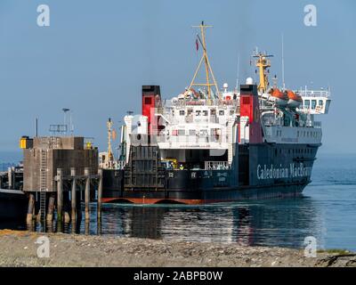 Von Oban nach Colonsay Caledonian MacBrayne Autofähre „MV Lord of the Isles“, Ankunft am Hafen von Scalasaig, Insel Colonsay, Schottland, Großbritannien Stockfoto