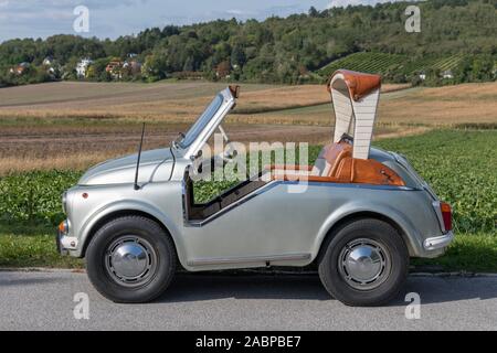 Oldtimer Puch 500 D, modifizierte Sacher, Baujahr 1974, 2 Zylinder, 493 ccm, 16 PS, 110 km/h, Seitenansicht links, Österreich Stockfoto