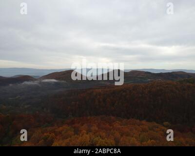 Drone Foto von Herbst auf Pozeska gora, Stockfoto