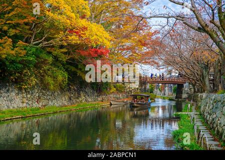 Hachiman-bori Kanal in Omihachiman, Präfektur Shiga, Japan. Nach der Renovierung im späten 20. Jahrhundert, die Stadt mit seinem Kanal und alte Merchant House Stockfoto