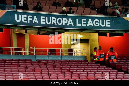 London, Großbritannien. 28 Nov, 2019. Fußball: Europa League, Gruppenphase, Gruppe F, 5. Spieltag, FC Arsenal - Eintracht Frankfurt im Emirates Stadium. Blick auf leere Sitze. Foto: Uwe Anspach/dpa/Alamy leben Nachrichten Stockfoto