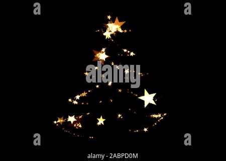 Negativen Raum Weihnachtsbaum Konzept. Kreative winter Layout mit immergrünen Zweigen. Flach. Stockfoto