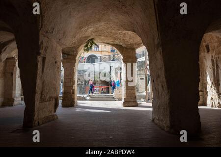 Kirche des Heiligen Geistes (Chiesa dello Spirito Santo) auf der Piazza Vittorio Veneto in der Sassi von Matera, Basilikata, Süditalien Stockfoto