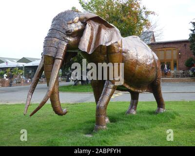 Elefant Skulptur am britischen Schmiedearbeiten und Shropshire Skulpturenpark, Oswestry, Shropshire, Großbritannien Stockfoto