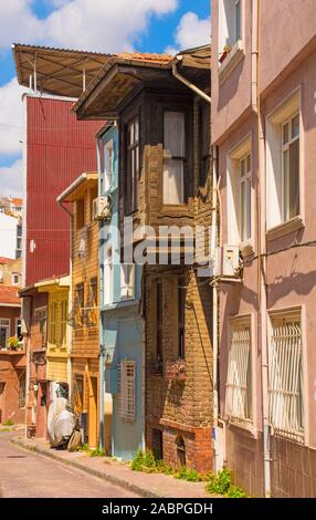 Traditionelle Häuser im Balat Fläche von Istanbul, Türkei Stockfoto