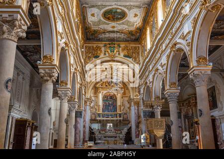 Innenraum der Kathedrale von Matera (La Kathedrale von Matera) an der Piazza Duomo in der Sassi von Matera, Basilikata, Süditalien Stockfoto