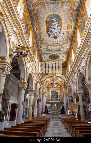 Innenraum der Kathedrale von Matera (La Kathedrale von Matera) an der Piazza Duomo in der Sassi von Matera, Basilikata, Süditalien Stockfoto