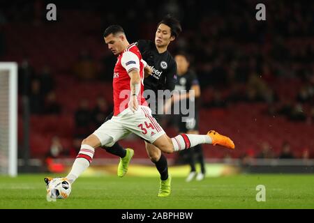 London, Großbritannien. 28. Nov 2019. Mittelfeldspieler des FC Arsenal Granit Xhaka während der UEFA Europa League Spiel zwischen Arsenal und Eintracht Frankfurt, das Emirates Stadium, London England. Am 28. November 2019 Credit: Cal Sport Media/Alamy leben Nachrichten Stockfoto