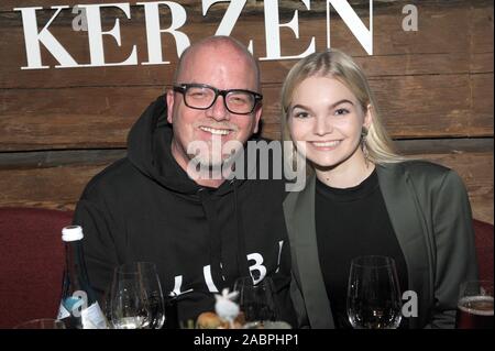 Gehen, Österreich. 28 Nov, 2019. Der Sänger Gerry Friedle (DJ Ötzi) und seine Tochter Lisa-Marie feiern die Weihnachtsfeier des Modells Lena Gercke im Wellnesshotel Stanglwirt. Credit: Ursula Düren/dpa/Alamy leben Nachrichten Stockfoto