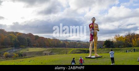 Damien Hirsts der Jungfrau und Mutter der Skulptur. Yorkshire Sculpture Park, Wakefield Stockfoto